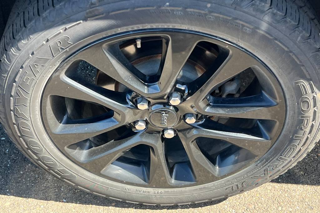 Thumbnail: 2019 Jeep Grand Cherokee - 18