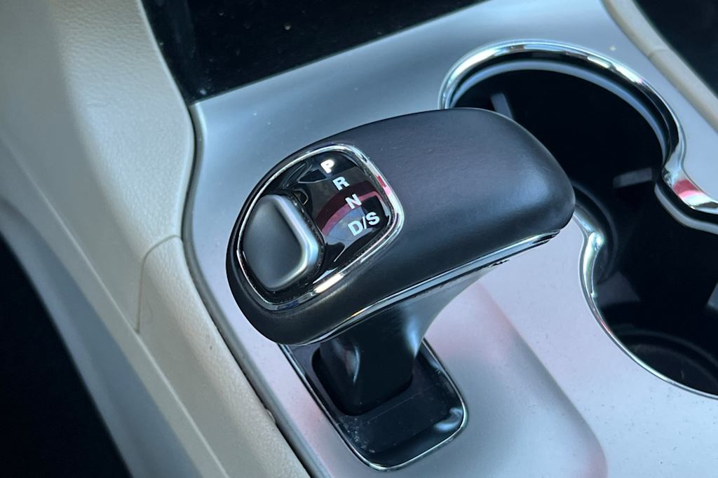 Thumbnail: 2015 Jeep Grand Cherokee - 13