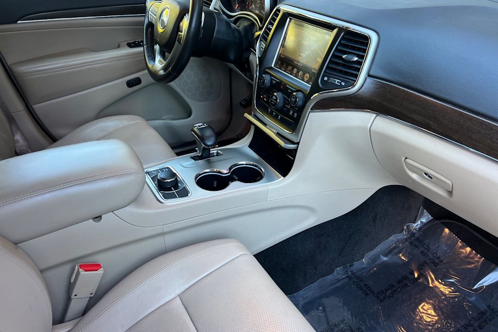 Thumbnail: 2015 Jeep Grand Cherokee - 11