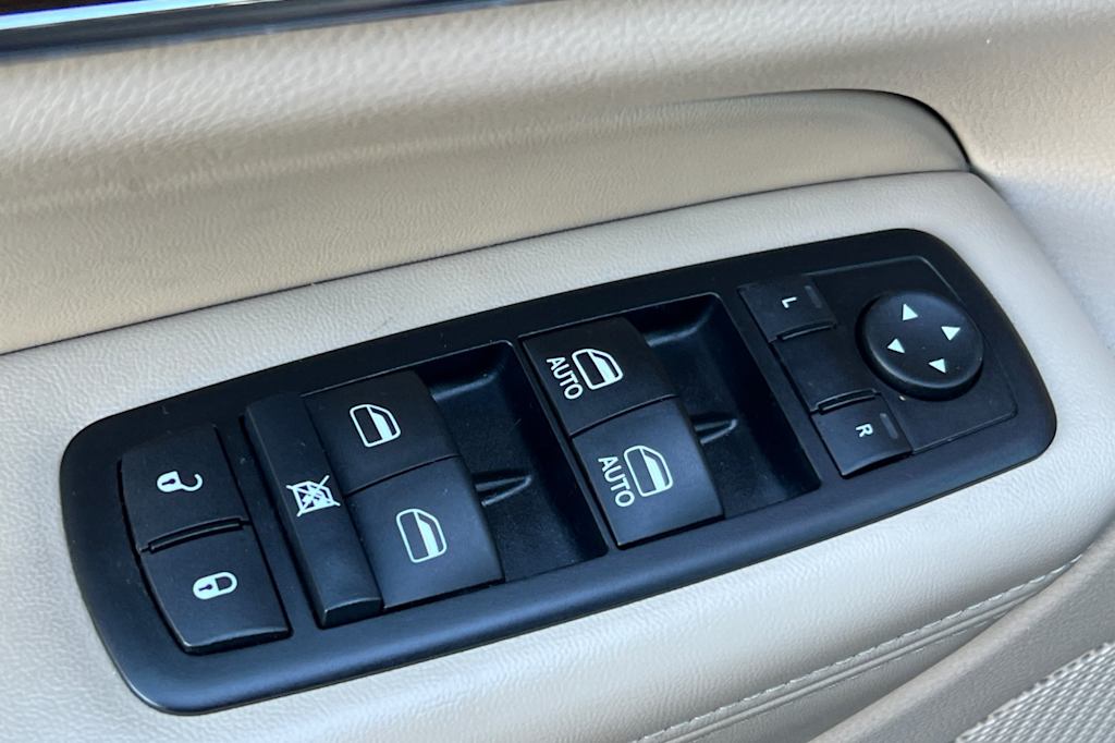 Thumbnail: 2015 Jeep Grand Cherokee - 20