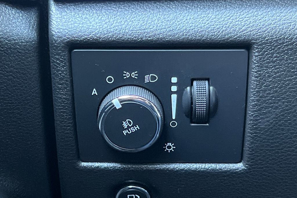 Thumbnail: 2014 Jeep Grand Cherokee - 33