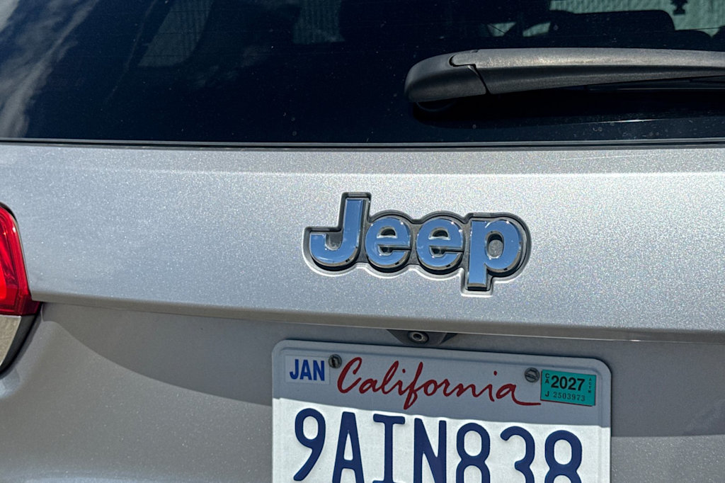 Thumbnail: 2015 Jeep Grand Cherokee - 24