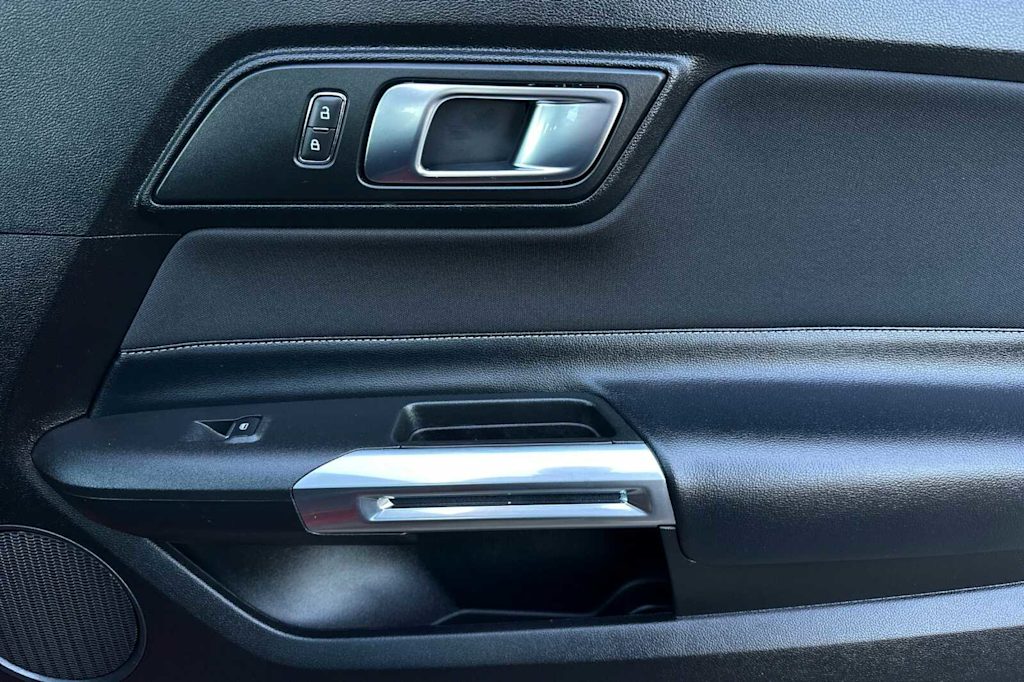 2021 Ford Mustang  23
