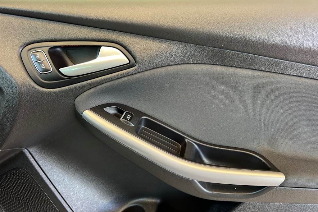 Thumbnail: 2016 Ford Focus - 23