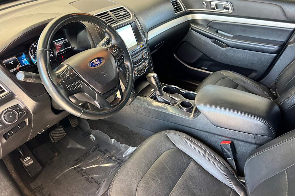 Thumbnail: 2017 Ford Explorer - 8