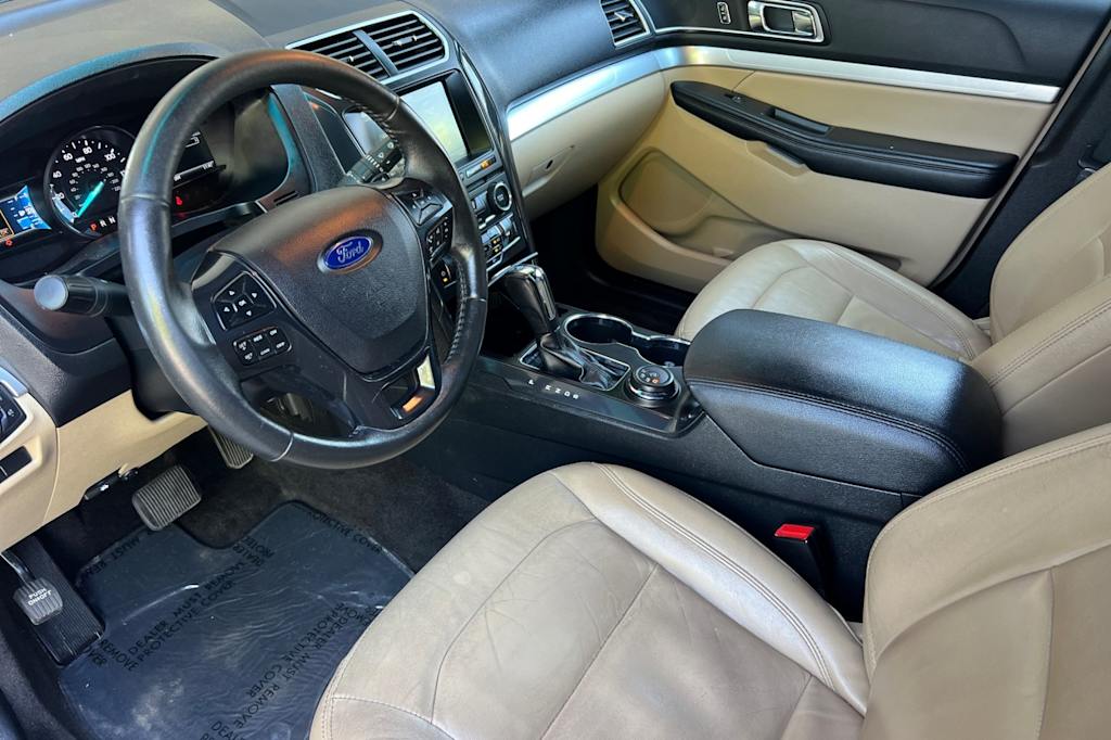 Thumbnail: 2016 Ford Explorer - 8