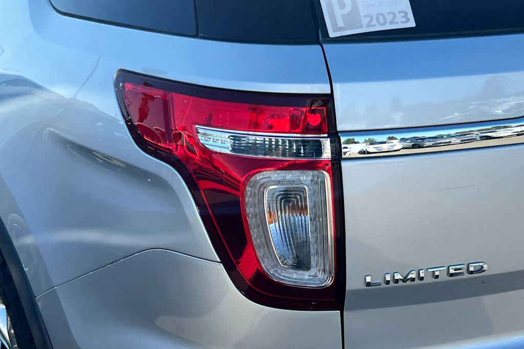 Thumbnail: 2015 Ford Explorer - 20