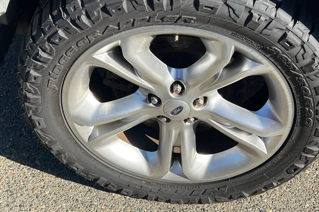 Thumbnail: 2015 Ford Explorer - 17