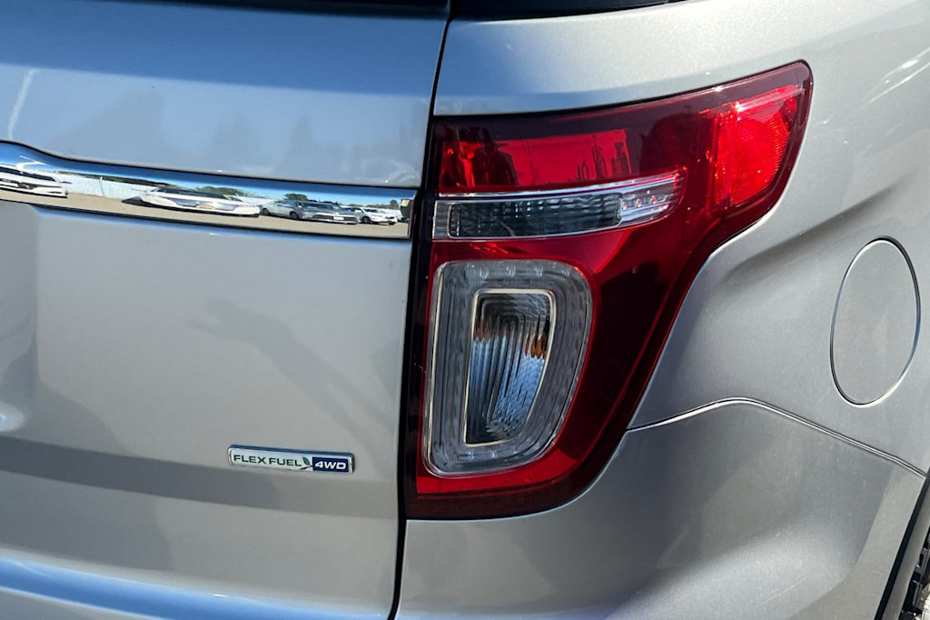 Thumbnail: 2015 Ford Explorer - 18