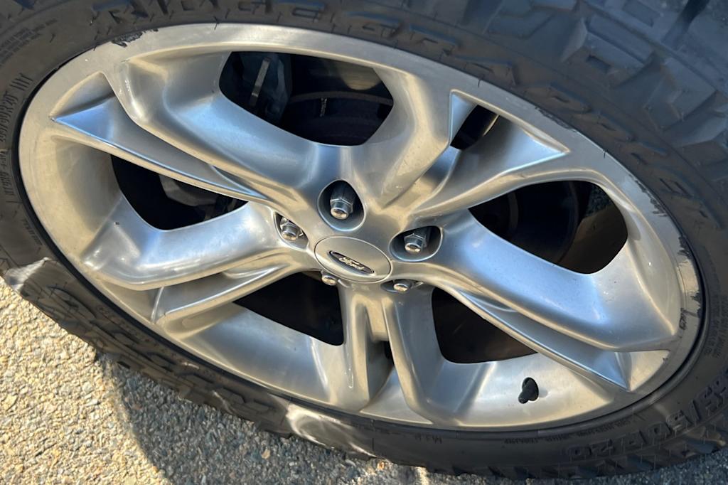 Thumbnail: 2015 Ford Explorer - 6