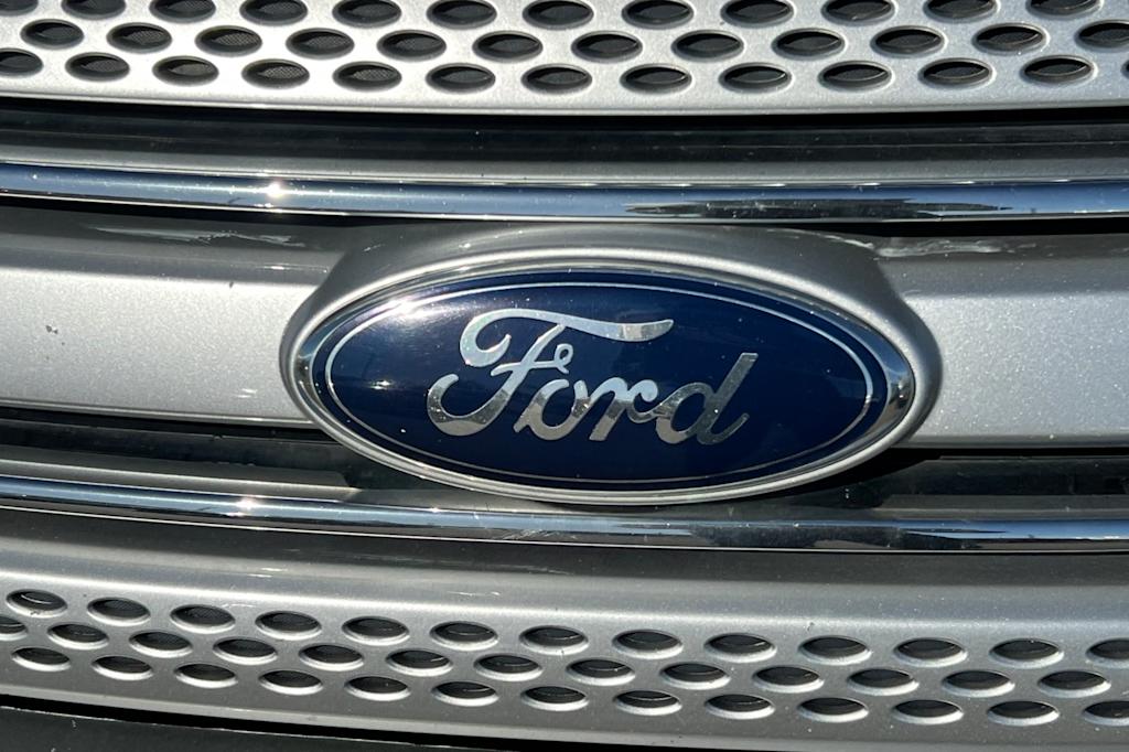 Thumbnail: 2015 Ford Explorer - 13