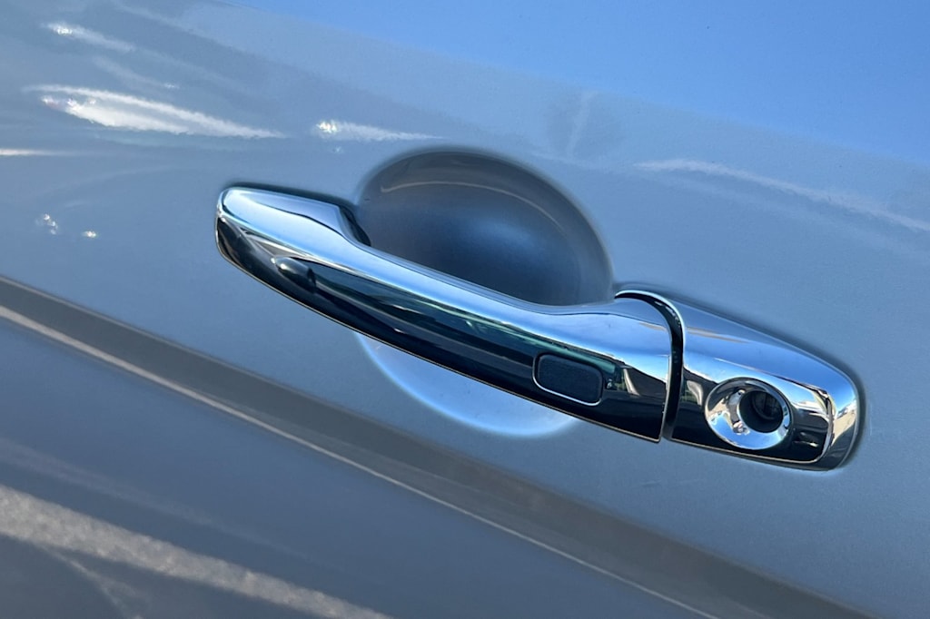 Thumbnail: 2015 Ford Explorer - 5