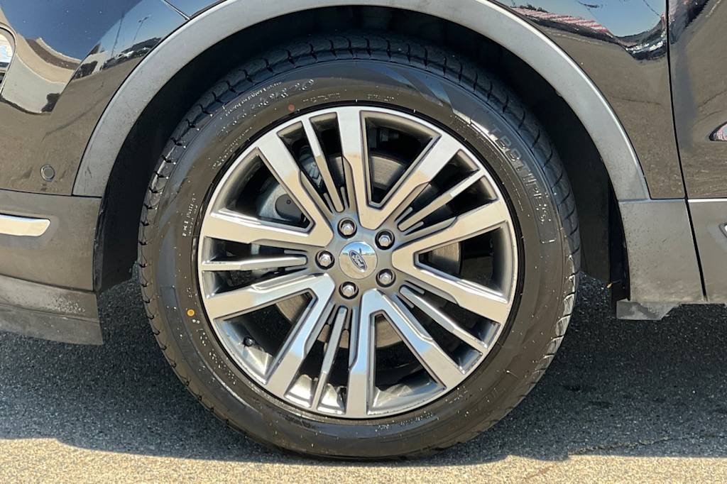 Thumbnail: 2018 Ford Explorer - 7