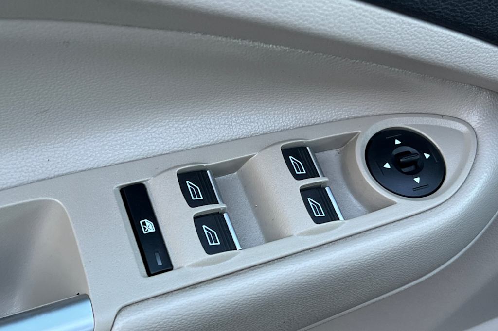 Thumbnail: 2017 Ford Escape - 20