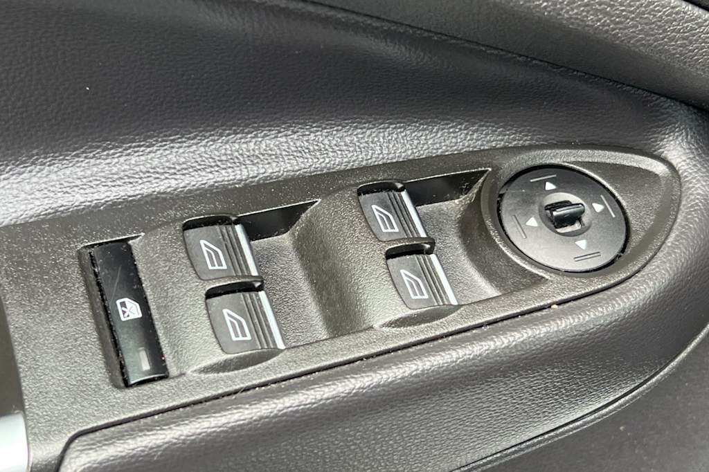 Thumbnail: 2017 Ford Escape - 21