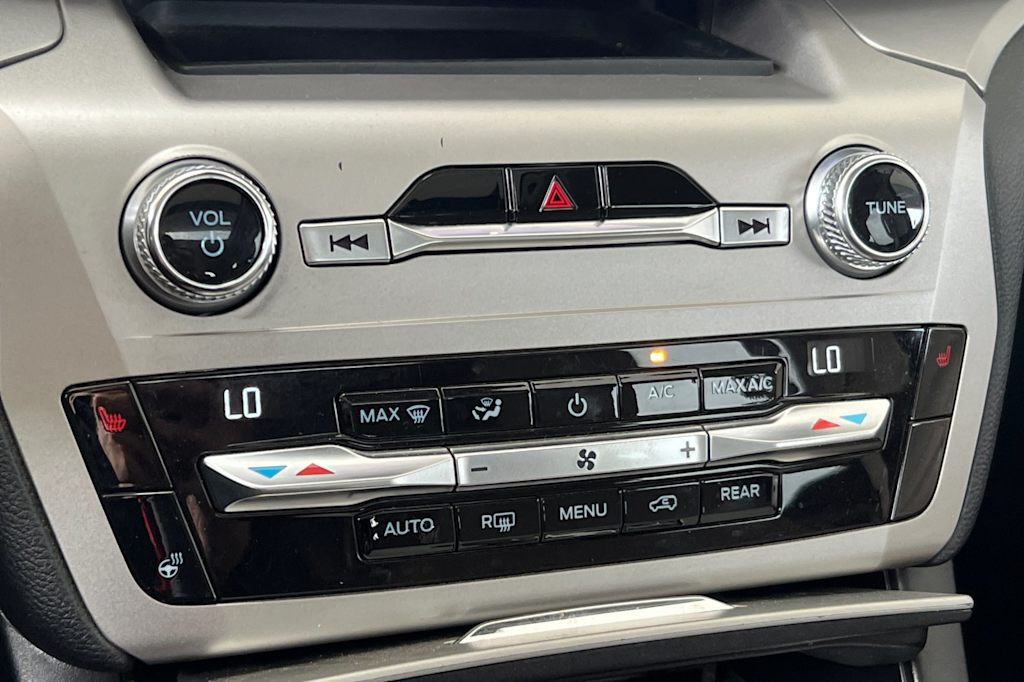 Thumbnail: 2021 Ford Explorer - 28