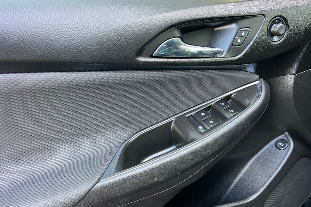 Thumbnail: 2018 Chevrolet Cruze - 19