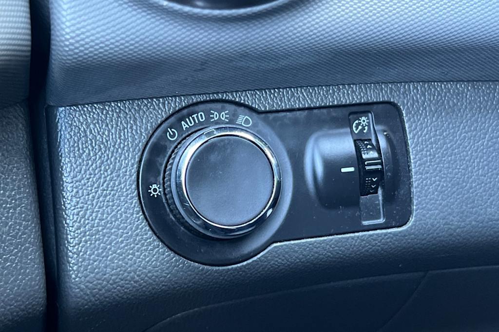 Thumbnail: 2014 Chevrolet Sonic - 29