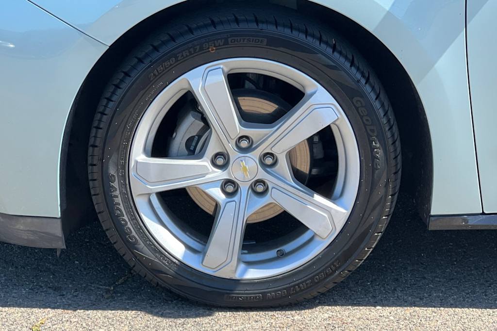 Thumbnail: 2018 Chevrolet Volt - 8