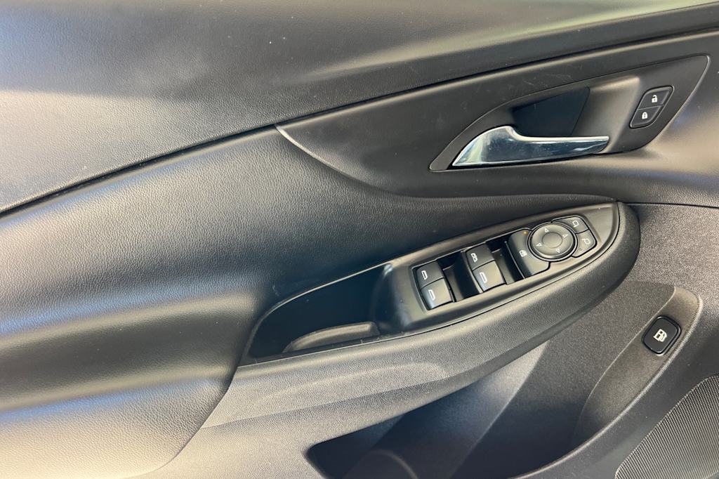 Thumbnail: 2018 Chevrolet Volt - 22