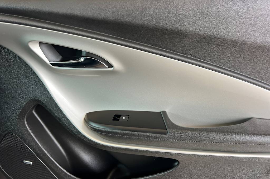 Thumbnail: 2014 Chevrolet Volt - 24