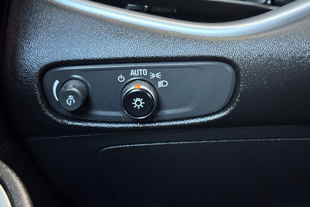 Thumbnail: 2023 Chevrolet Malibu - 31