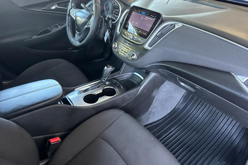 Thumbnail: 2019 Chevrolet Malibu - 12