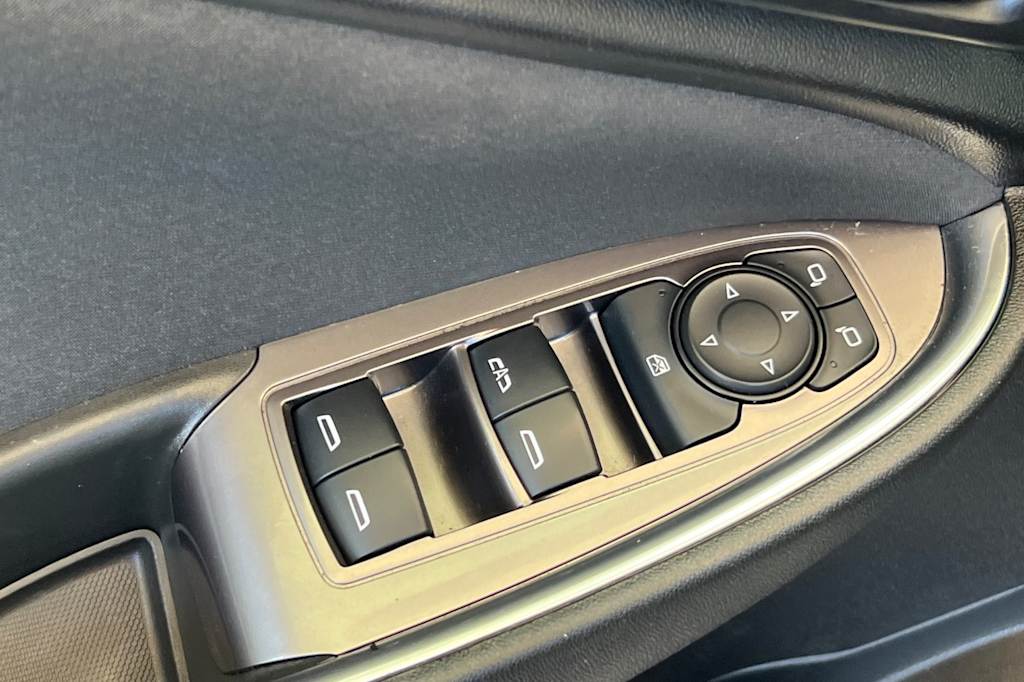Thumbnail: 2018 Chevrolet Malibu - 20