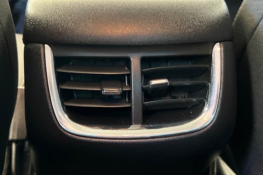 Thumbnail: 2018 Chevrolet Malibu - 21