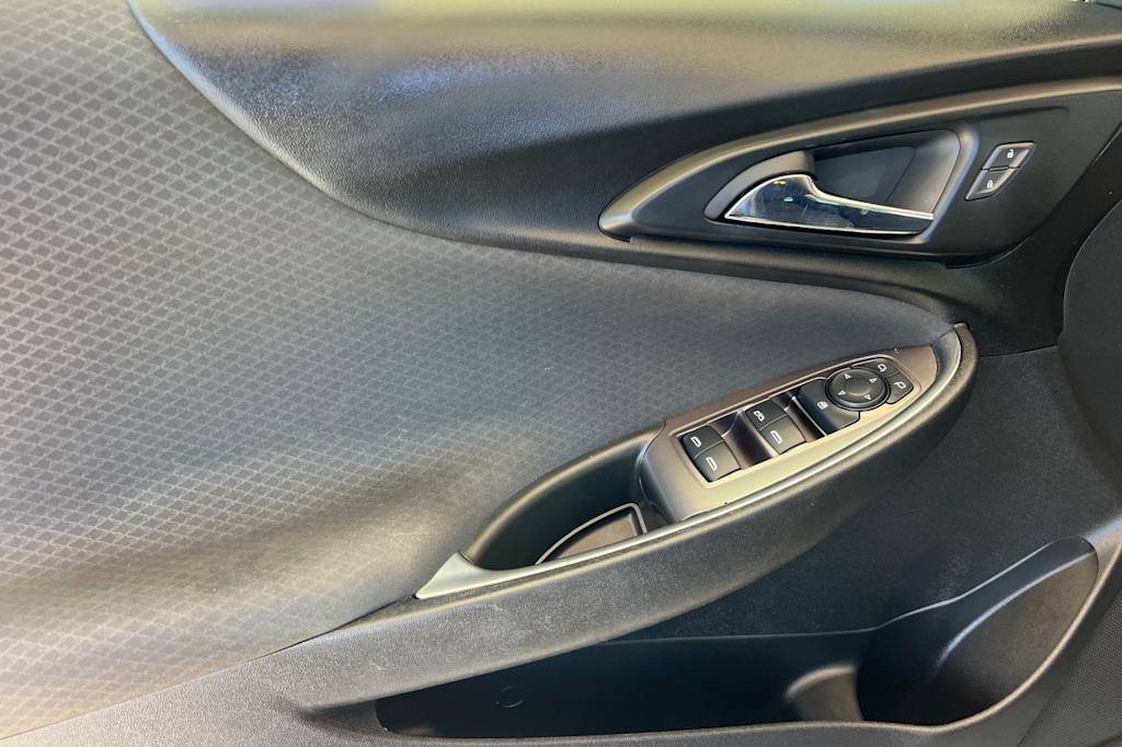 Thumbnail: 2018 Chevrolet Malibu - 19