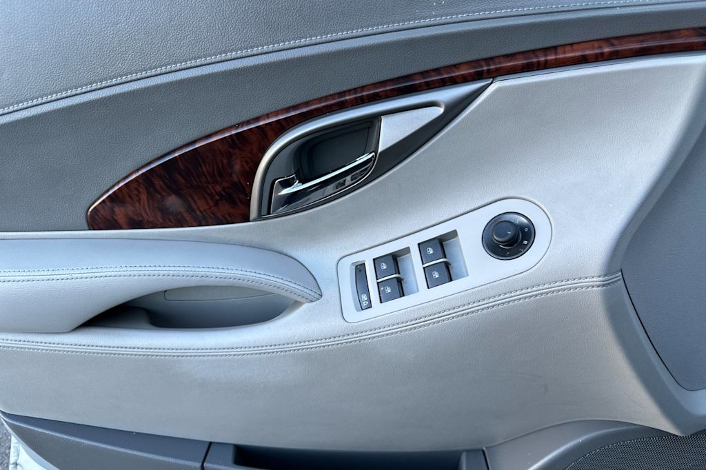 Thumbnail: 2011 Buick LaCrosse - 22