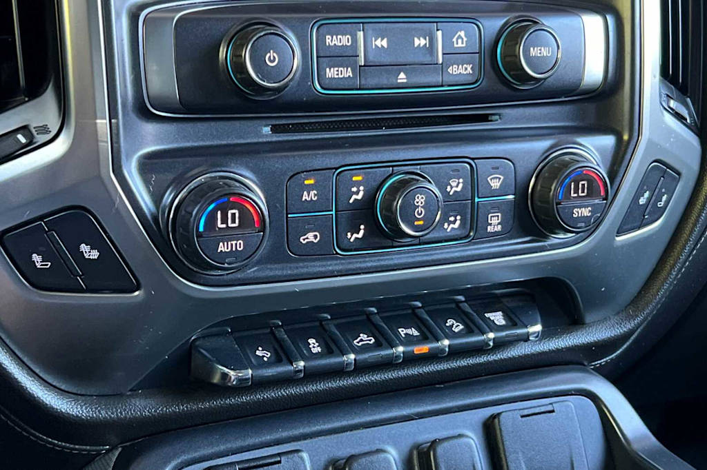 Thumbnail: 2015 Chevrolet Silverado 3500 - 24