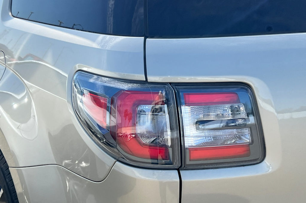 Thumbnail: 2016 GMC Acadia - 21