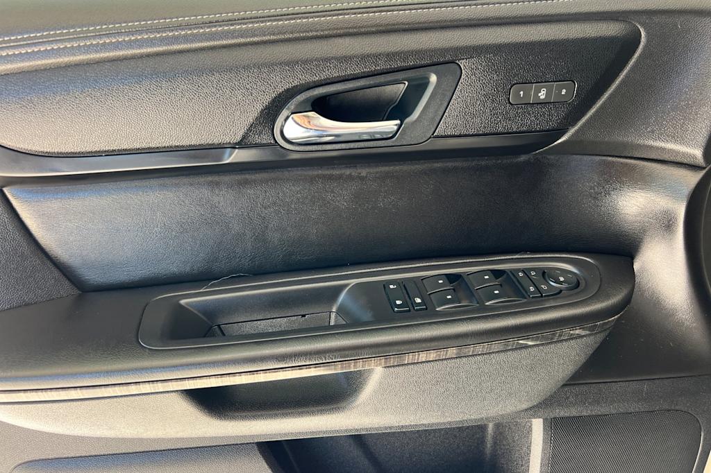 Thumbnail: 2016 GMC Acadia - 21