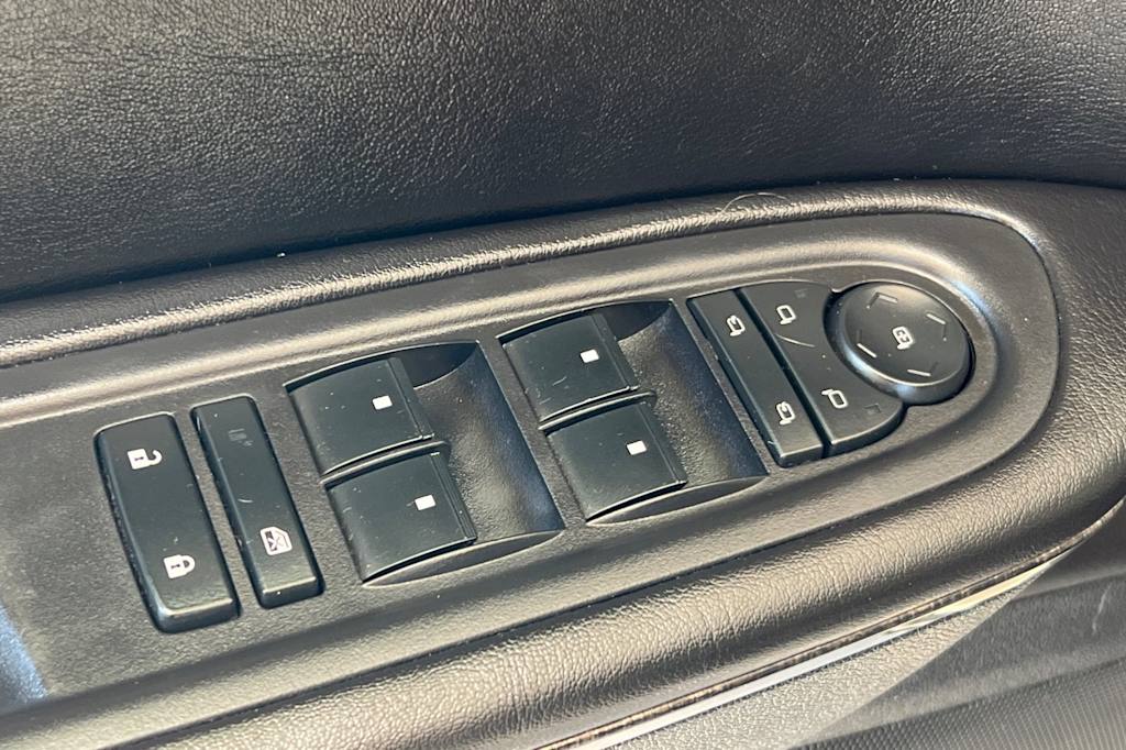 Thumbnail: 2016 GMC Acadia - 22