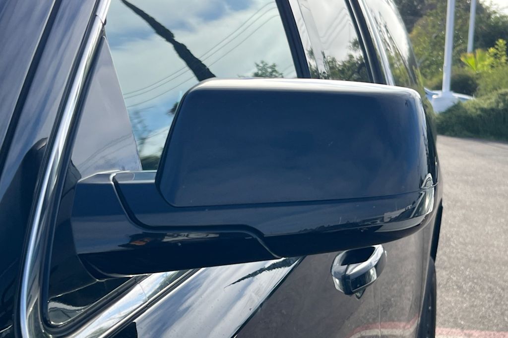 Thumbnail: 2019 Chevrolet Suburban - 12