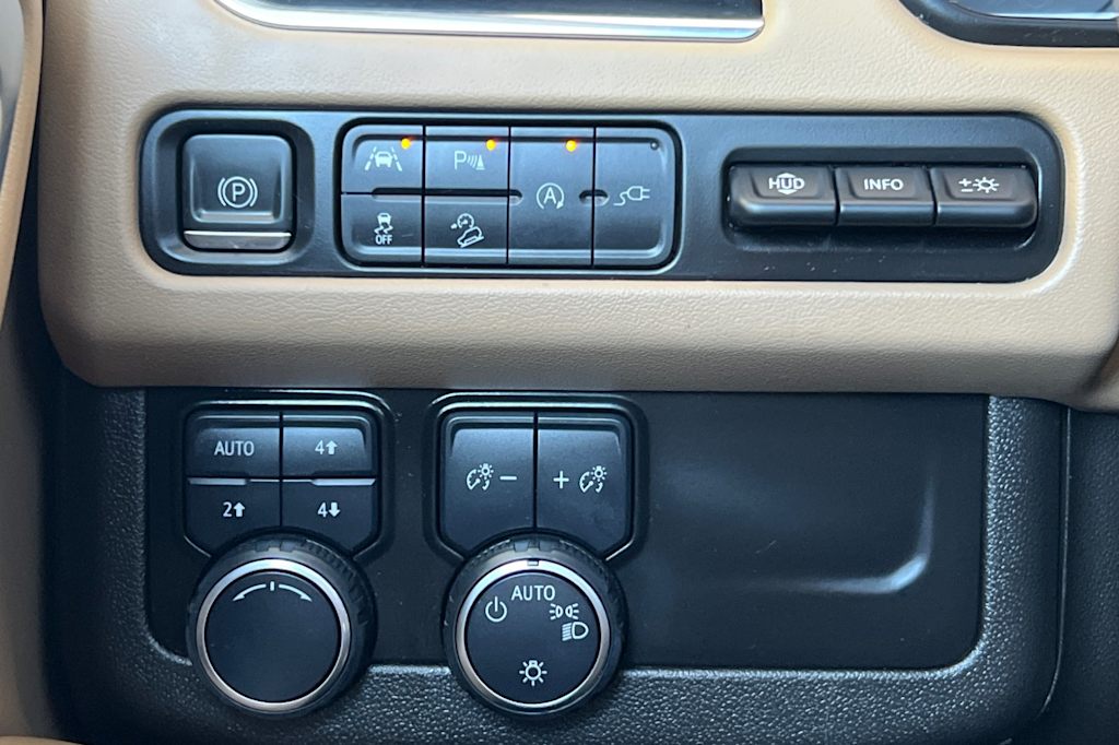 Thumbnail: 2021 Chevrolet Tahoe - 36