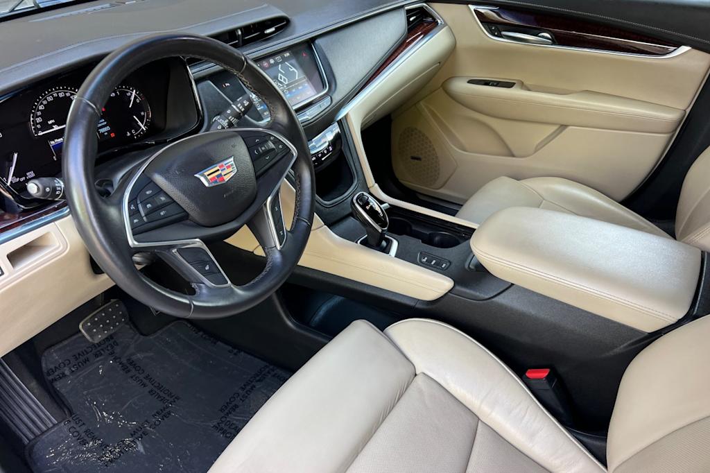 Thumbnail: 2017 Cadillac XT5 - 9
