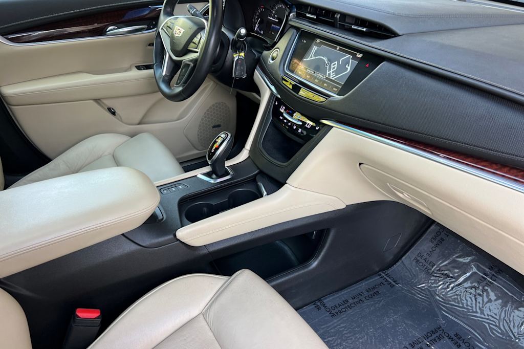 Thumbnail: 2017 Cadillac XT5 - 12