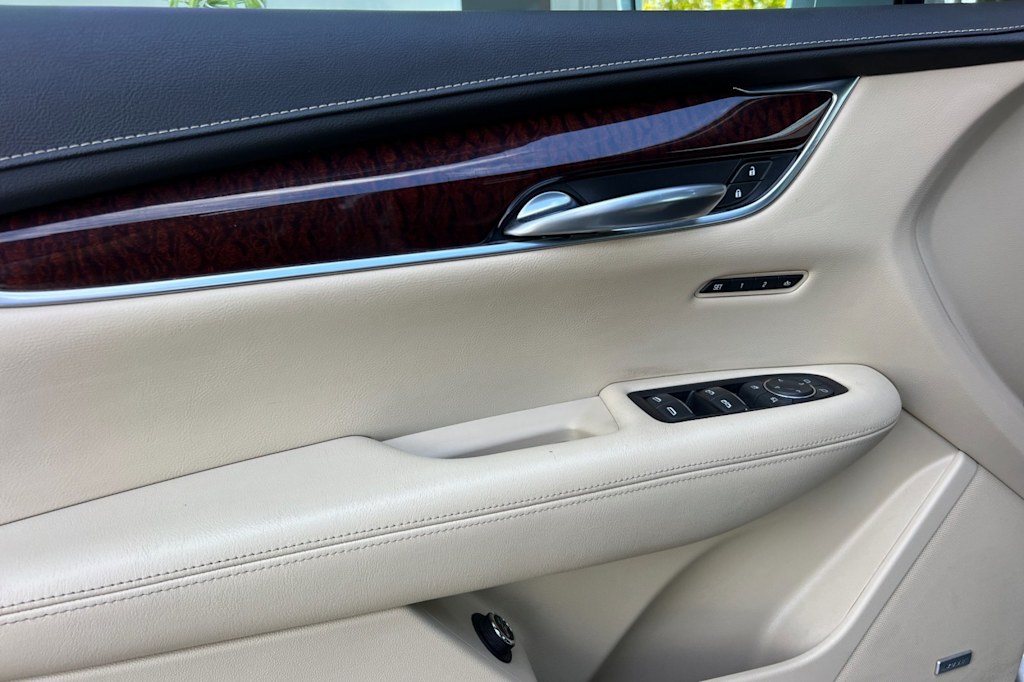 Thumbnail: 2017 Cadillac XT5 - 21