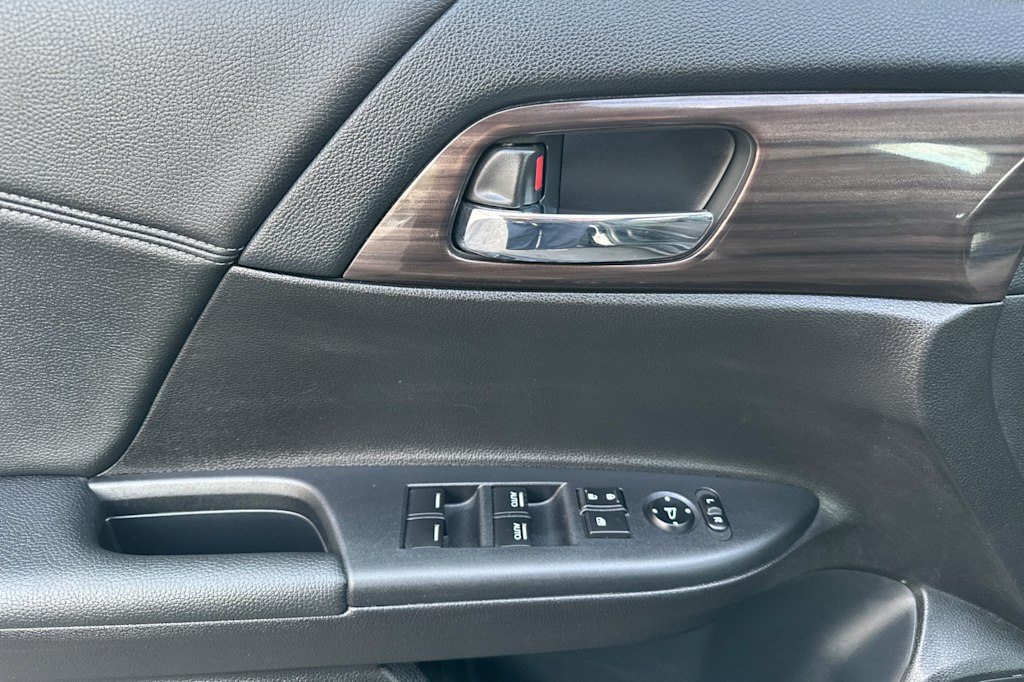 Thumbnail: 2016 Honda Accord - 21