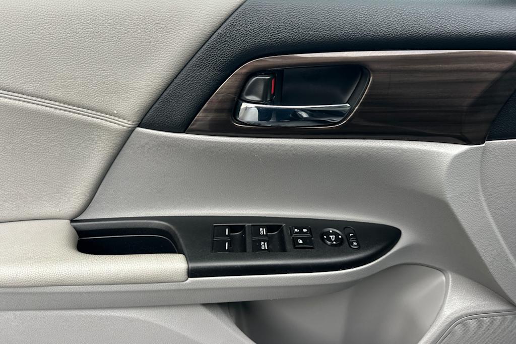Thumbnail: 2016 Honda Accord - 21