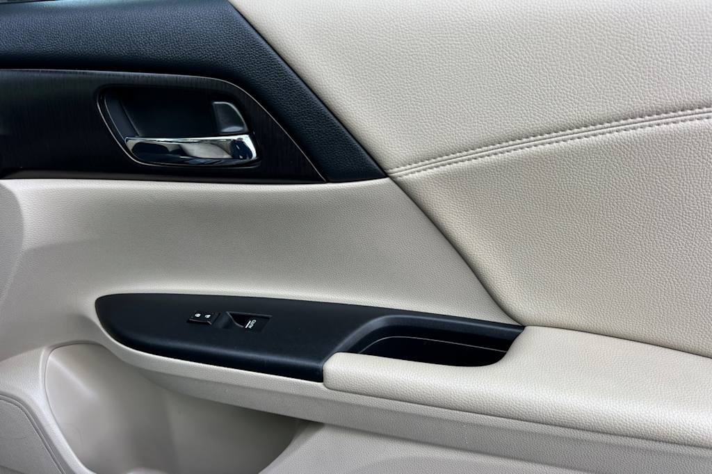 Thumbnail: 2015 Honda Accord - 25