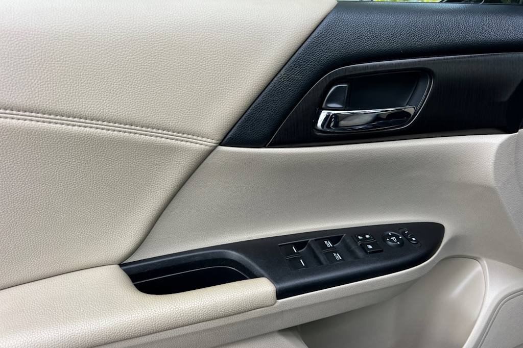 Thumbnail: 2015 Honda Accord - 21