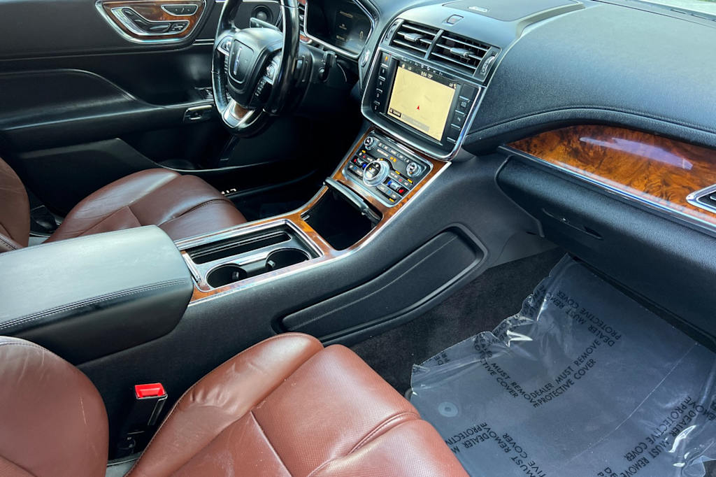 Thumbnail: 2018 Lincoln Continental - 12