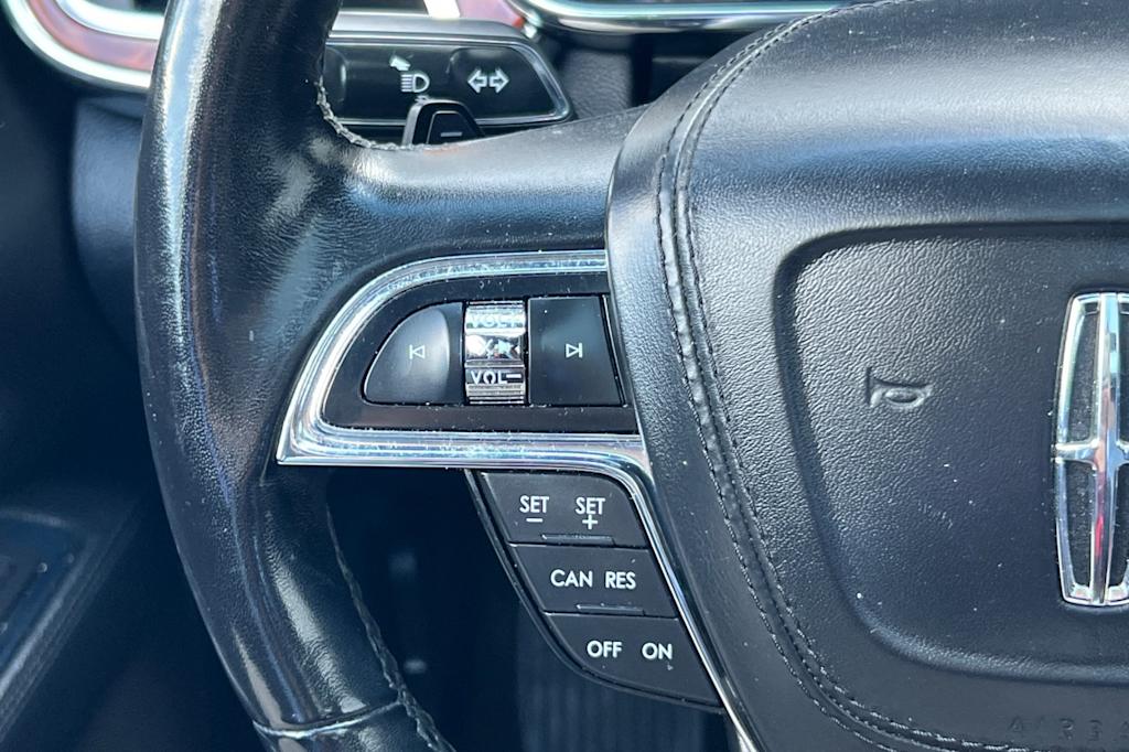 Thumbnail: 2018 Lincoln Continental - 31