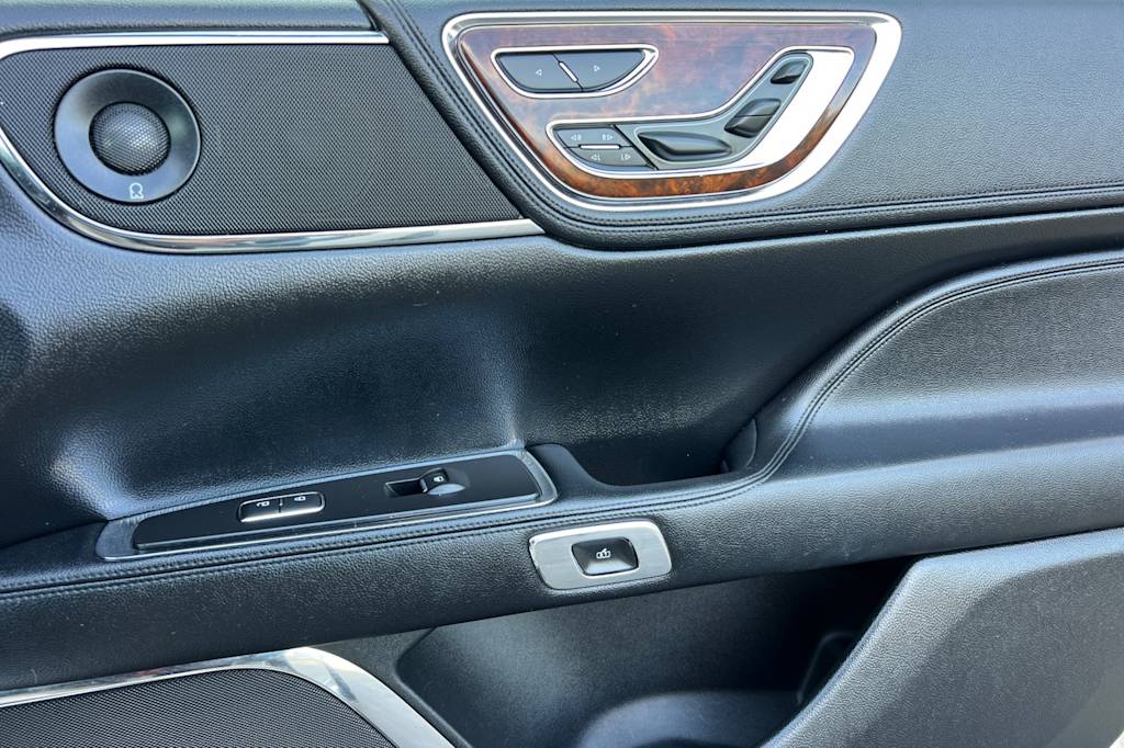 Thumbnail: 2018 Lincoln Continental - 24