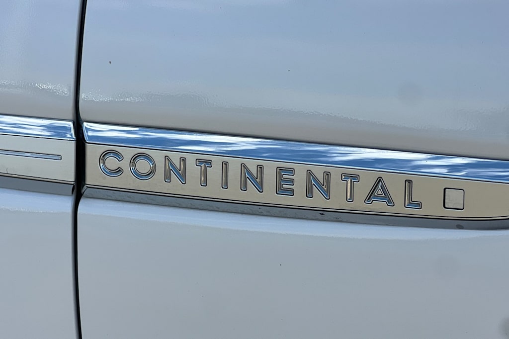 Thumbnail: 2018 Lincoln Continental - 7
