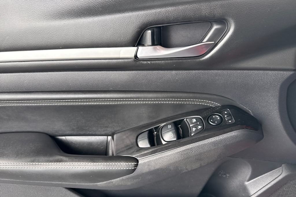 Thumbnail: 2020 Nissan Altima - 20