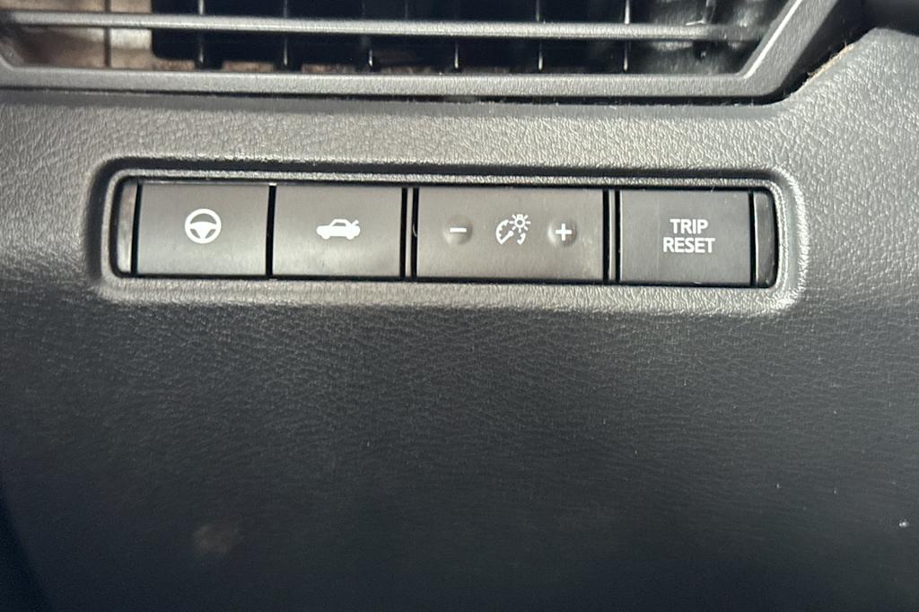 Thumbnail: 2020 Nissan Altima - 32